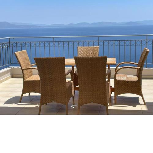 Akoumaros Breeze