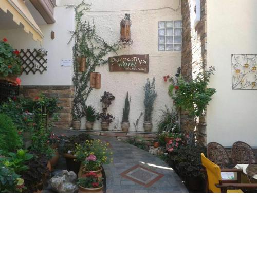 Akrotiri Hotel