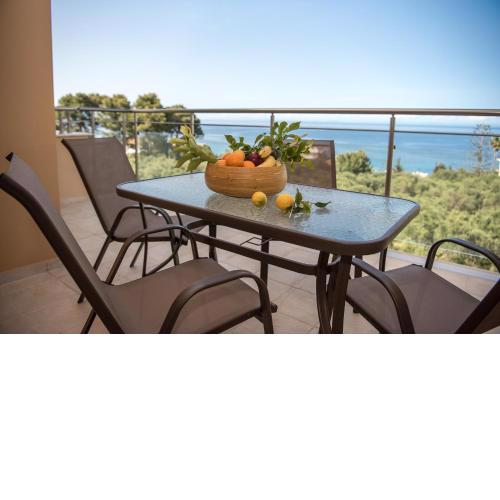 Akrotiri Sea View Suites