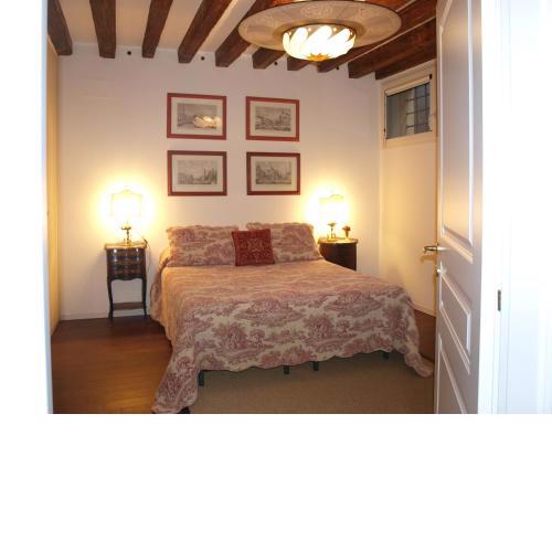 Al pozzo dei Scoacamini, 100 m from San Marco, ground floor