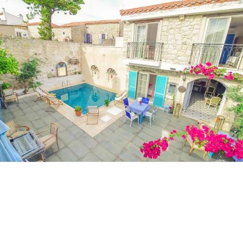 Alacati Asmali Konak Hotel