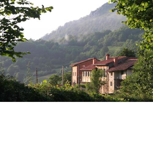 Albergue Les Xendes. Parque de Redes