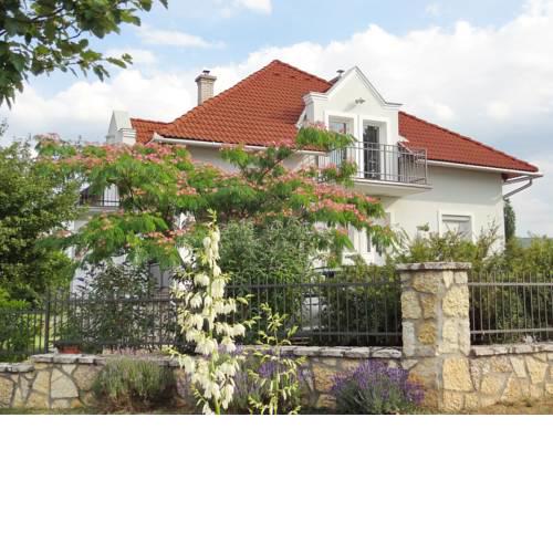 Albízia Apartments