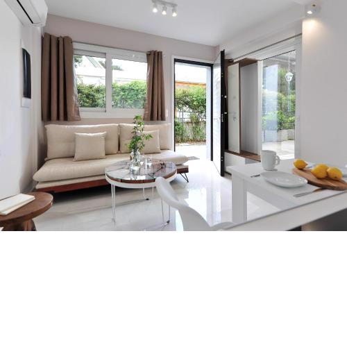 Alekos Luxury Suites Free Transportation From - To Airport