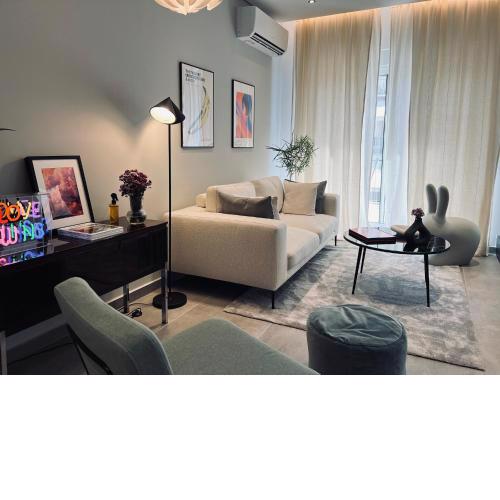Alice, newly renovated stylish apartment in Athens