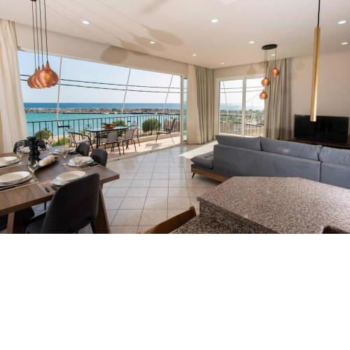 Alkioni Suite with harbor view