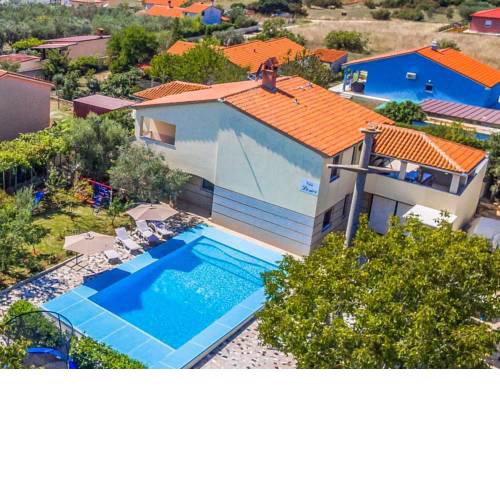 All Seasons apartment with private pool ✯ ✯ ✯ ✯