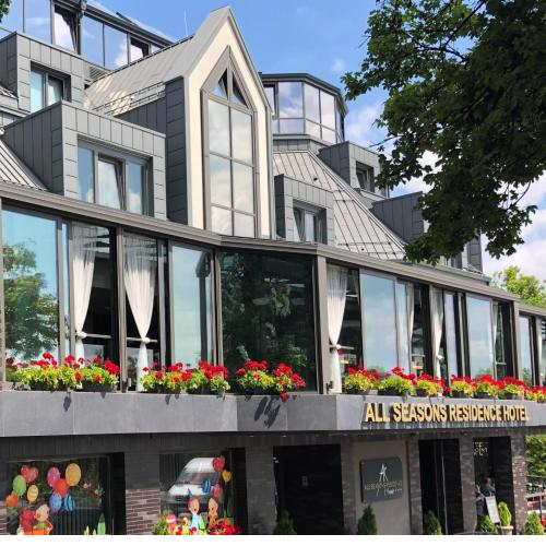 All Seasons Residence Hotel - Free parking