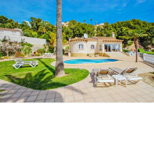 Alldo - hill side with private pool in Moraira