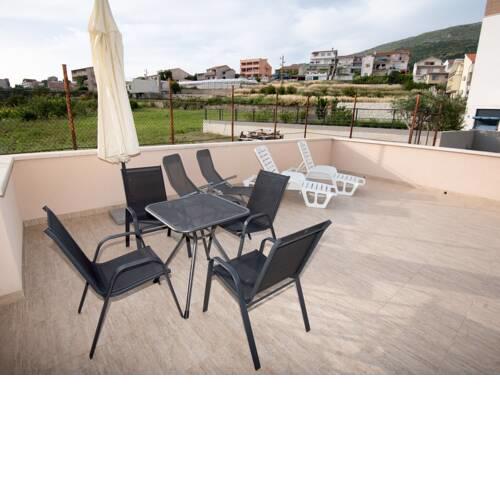 Alluring Apartment in Podstrana with Garden