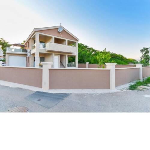 Alluring Apartment in Vir near Sea Beach