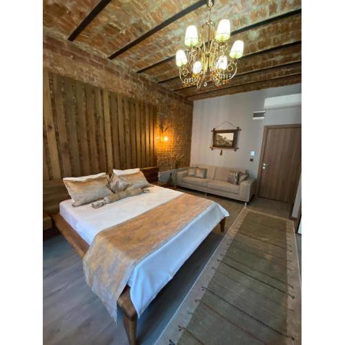 Alma Port Suites