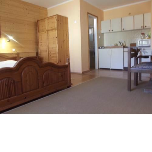 Almaliget Apartmanház