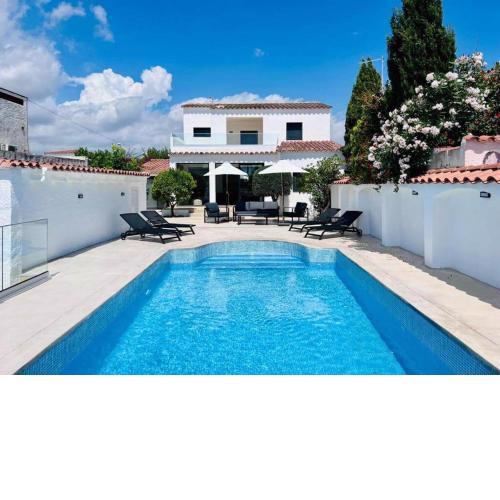 ALOHA AKOYA Conserjería, piscine privée et amarre