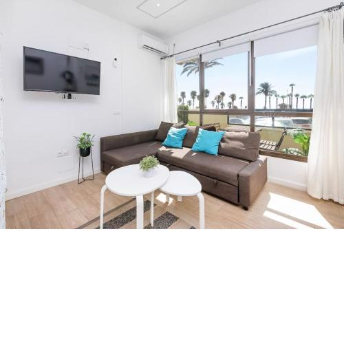 Aloha beach apartment with swimming pool