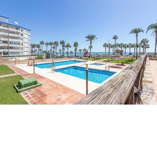 Aloha Playa apartment with sea views in front of the beach
