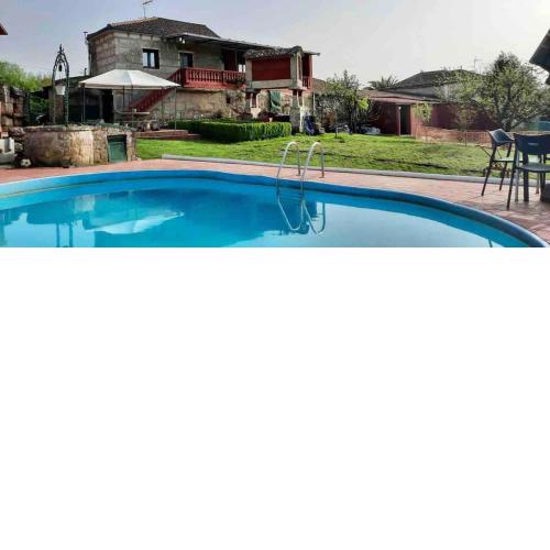 ALOJAMIENTO ENTERO CON PISCINA Y JARDIN.