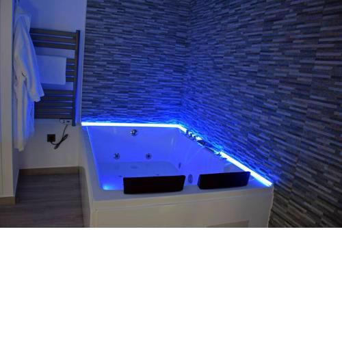 Alojamientos Lola, Suite con jacuzzi