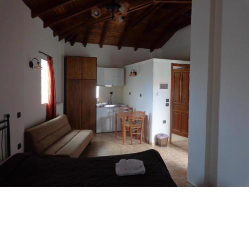 Alonaki Guesthouse