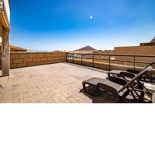 Alquilaencanarias- Medano spectacular terrace and sea views B