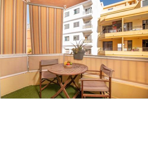 Alquilaencanarias-Medano "Halley", terrace & beach