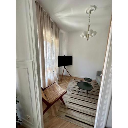 Alquiler de PISO junto a Tetuan 4 personas máximo.