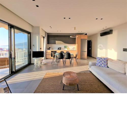 ALTA MARE city & sea VIEW- Cent Lux Apt (2BD, 2WC)