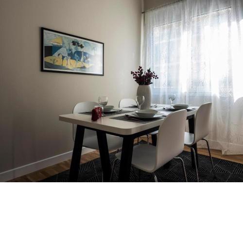Amalia's Urban Chic Apartment