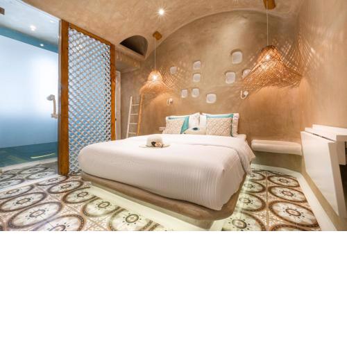 AmazeU Suites Naxos