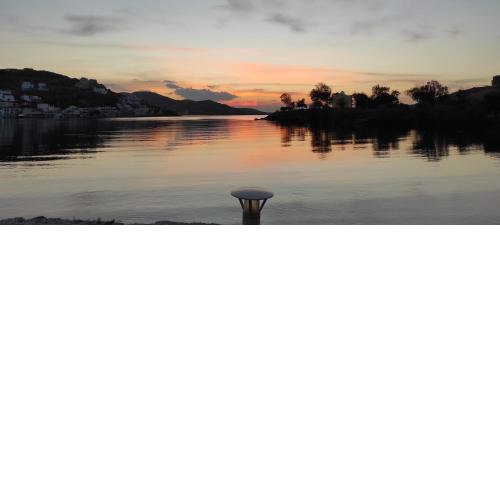 Amazing 2 bedroom apartment overlooking the Marina at Vourkari