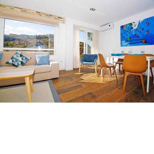 Amazing 3bd apt. Beach and center + parking