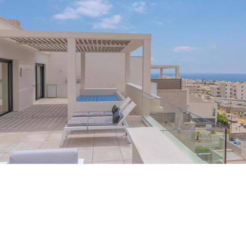 Amazing 4 bedroom penthouse 600 m from the beach in Jardinana Azalea - La