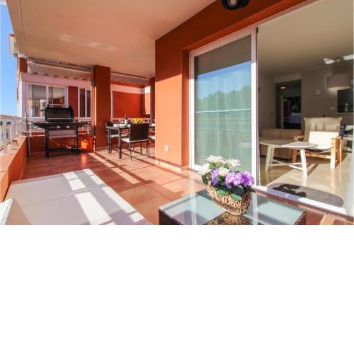 Amazing Apartment In Altea With 2 Bedrooms, Wifi And Outdoor Swimming Pool