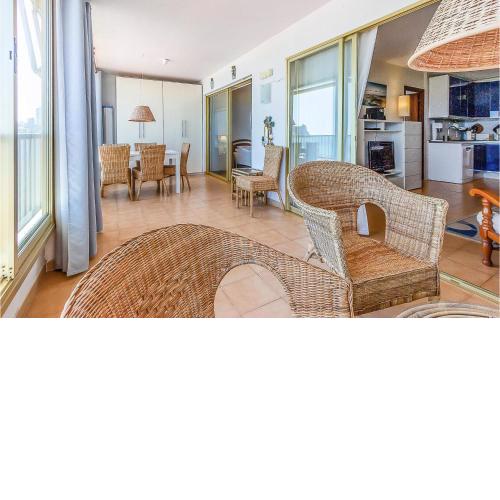Amazing Apartment In Benidorm With Wifi And 2 Bedrooms