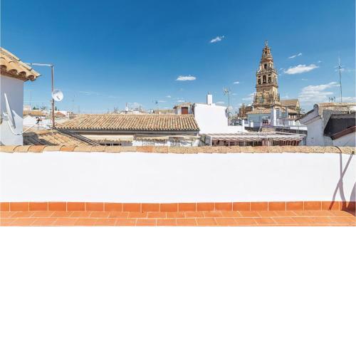Amazing apartment in Crdoba with 3 Bedrooms and WiFi