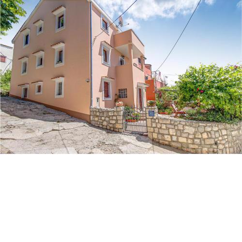 Amazing apartment in Cunski with WiFi and 3 Bedrooms