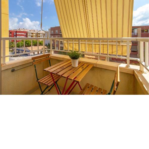 Amazing apartment in Elche with 3 Bedrooms