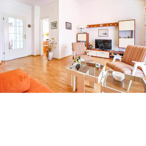 Amazing apartment in otok Ist with WiFi and 2 Bedrooms