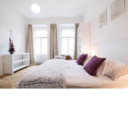 Amazing apartment Ina next to Wenceslav square