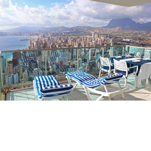 Amazing apartment on the 34th floor with private terrace and sea views