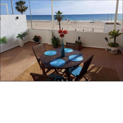 AMAZING FRONTAL BEACH APARTMENT #Traveller's Awards2023