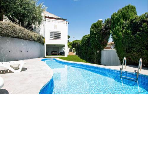Amazing home in Alella with 5 Bedrooms, WiFi and Outdoor swimming pool