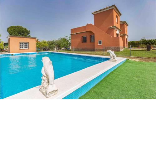 Amazing Home In Arahal With 4 Bedrooms, Outdoor Swimming Pool And Swimming Pool