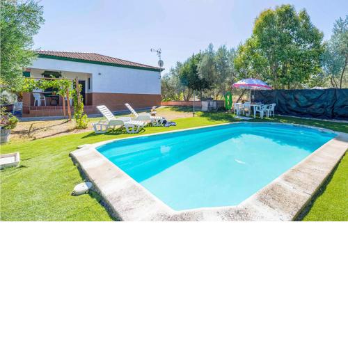 Amazing Home In Arriate With 3 Bedrooms, Wifi And Swimming Pool
