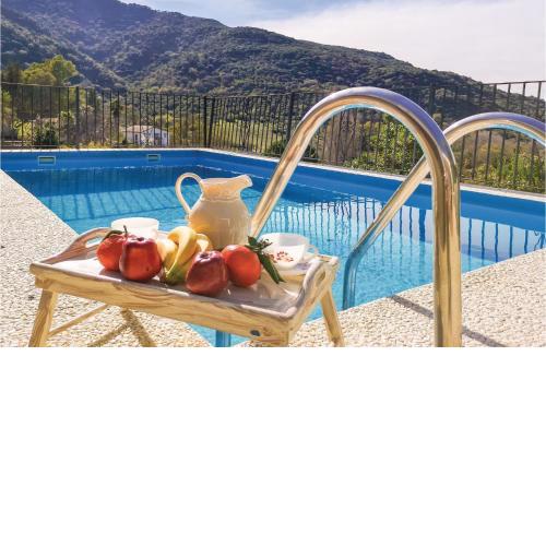 Amazing home in Benamahoma with 5 Bedrooms, WiFi and Outdoor swimming pool