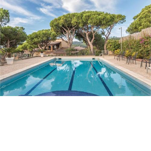 Amazing home in Cabrils with 4 Bedrooms, WiFi and Outdoor swimming pool
