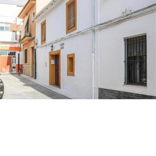 Amazing Home In Estivella With 3 Bedrooms 2