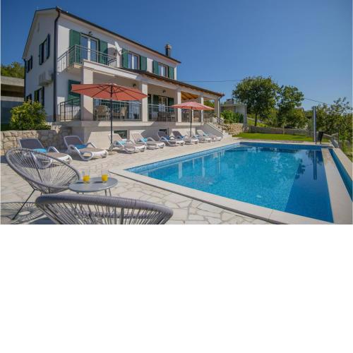 Amazing home in Glavina Donja with 5 Bedrooms