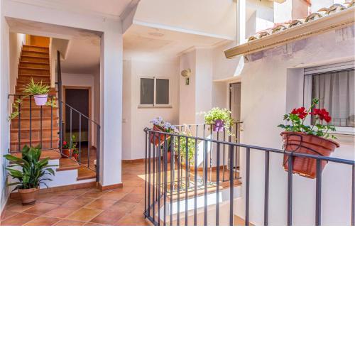 Amazing home in Godelleta with 6 Bedrooms and WiFi