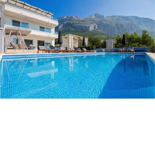 Amazing home in Makarska with Outdoor swimming pool, Jacuzzi and 4 Bedrooms